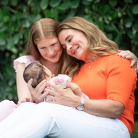 Ini momen ketika sang nenek, Melinda Frensh, bersama cucu dan putrinya tercinta. Leila kala itu masih baru lahir. (Foto: Instagram/@jenngatesnassar)