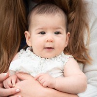 Gemasnya foto Leila yang ketika dipotret sudah berusia 4 bulan. “Leila 4 months (pronounced LAY- luh),” tulis Jennifer Gates di Instagram. (Foto: Instagram/@jenngatesnassar)