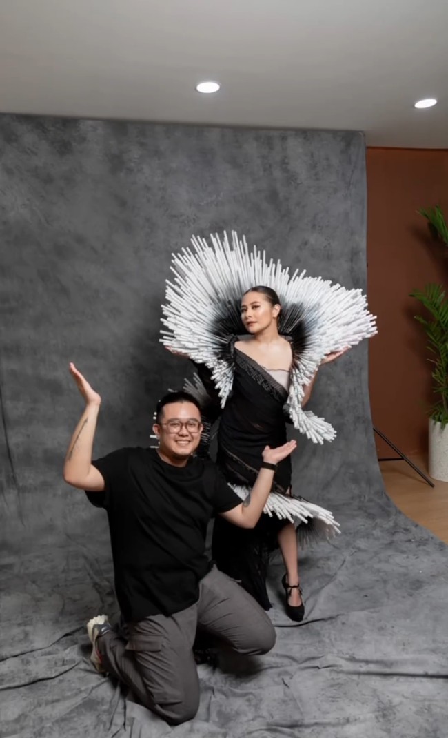 Kehadiran aktris 26 tahun tersebut untuk menyampaikan pesan akan pentingnya mendukung fashion yang berkelanjutan. Foto: Instagram/@prillylatuconsina