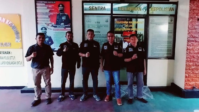 Repdem Tebing Tinggi saat melaporkan Rocky Gerung ke polisi. (Foto: Dok. Repdem Tebing Tinggi).