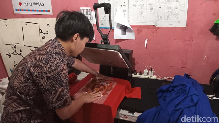 Salah satu kegiatan di konveksi Kuningan