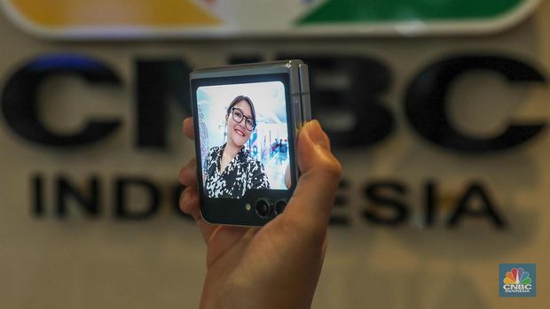 Samsung Galaxy Z Flip5. (CNBC Indonesia/Faisal Rahman)