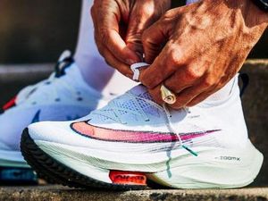 Sepatu Kets Laris Manis, Saham Nike Melonjak 8%