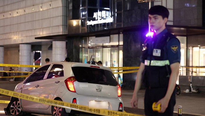 Policemen examine a scene where, according to media reports, nine people have been stabbed and four others hurt by a car driven by the suspected attacker in Seongnam, South Korea, August 3, 2023.   Yonhap via REUTERS   THIS IMAGE HAS BEEN SUPPLIED BY A THIRD PARTY. NO RESALES. NO ARCHIVES. SOUTH KOREA OUT. NO COMMERCIAL OR EDITORIAL SALES IN SOUTH KOREA.