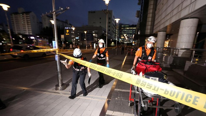 Policemen examine a scene where, according to media reports, nine people have been stabbed and four others hurt by a car driven by the suspected attacker in Seongnam, South Korea, August 3, 2023.   Yonhap via REUTERS   THIS IMAGE HAS BEEN SUPPLIED BY A THIRD PARTY. NO RESALES. NO ARCHIVES. SOUTH KOREA OUT. NO COMMERCIAL OR EDITORIAL SALES IN SOUTH KOREA.