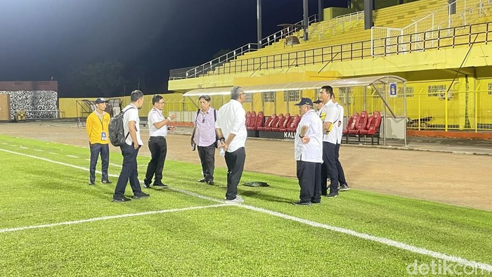 Kementerian PUPR dan BPPW Sulsel mengecek kondisi Stadion Gelora BJ Habibie setelah dipastikan masuk stadion yang akan direnovasi.