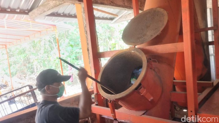 Suasana di tempat edukasi pengelolaan sampah Kalurahan Caturharjo, Kapanewon Pandak, Kabupaten Bantul, Kamis (3/8/2023).