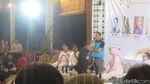 Potret Massa Geruduk-Tolak Rocky Gerung Jadi Pembicara Diskusi di Sleman