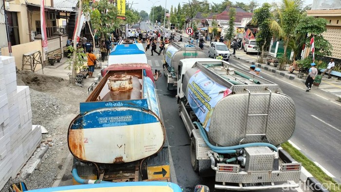 tangki air dropping air bersih di bojonegoro