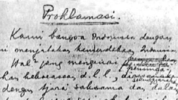 Teks proklamasi kemerdekaan Indonesia yang ditulis tangan langsung oleh Soekarno