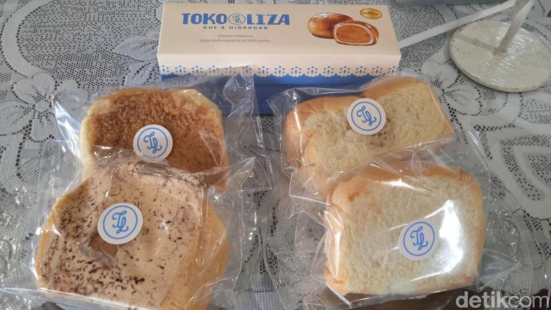 Nyamm! Lembutnya Roti Sisir Klasik Isian Unik yang Sedang Viral