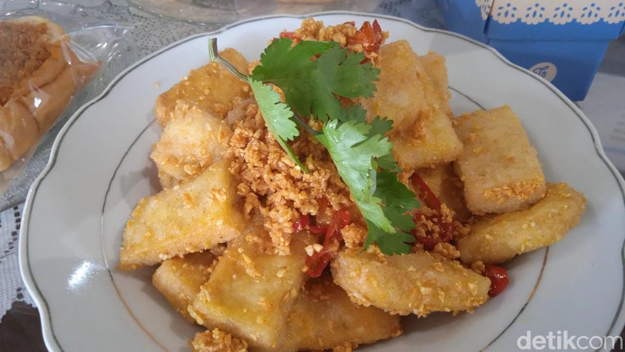 Nyamm! Lembutnya Roti Sisir Klasik Isian Unik yang Sedang Viral