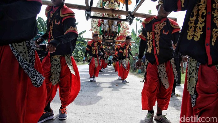 Tumpah Ruah Kirab Pergosi Odong-odong di Bekasi Tumpah Ruah Kirab Pergosi Odong-odong di Bekasi