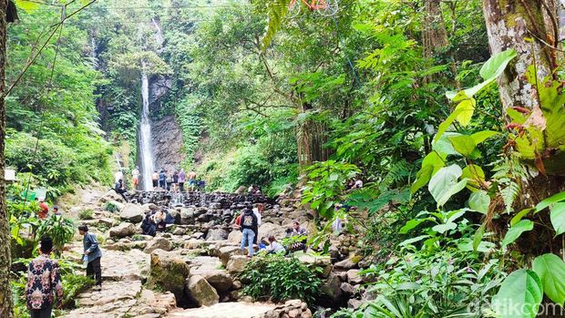 Turis Arab di Curug Cilember Bogor