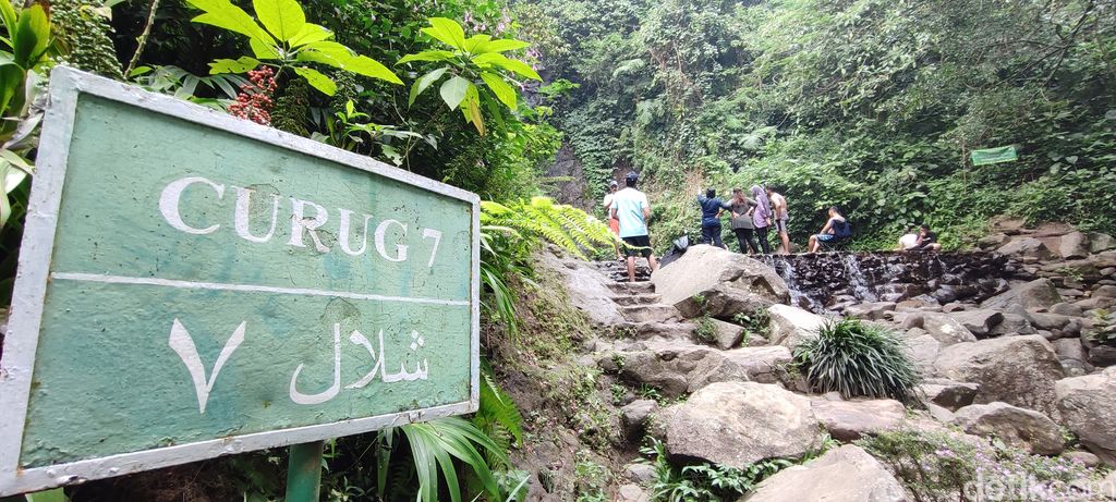 Turis Arab di Curug Cilember Bogor