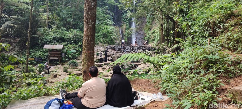 Turis Arab di Curug Cilember Bogor
