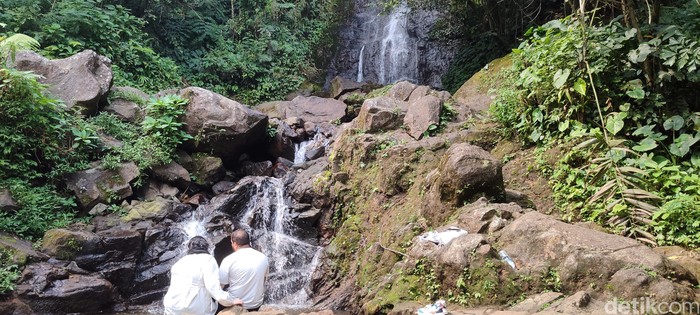 Turis Arab di Curug Cilember Bogor