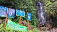 Di Curug 6 pun demikian, papa petunjuk memiliki bahasa Arab. (bonauli/detikcom)