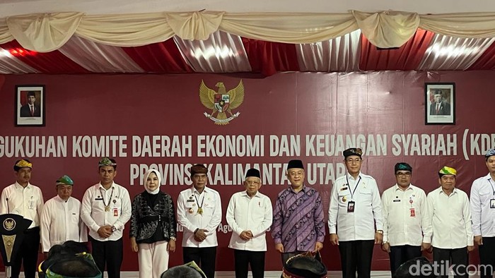 Wapres Maruf Amin saat pengukuhan KDEKS Kaltara. Maruf didampingi Gubernur Kaltara