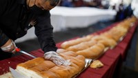 Sandwich itu dibuat dengan panjang 75,20 meter.