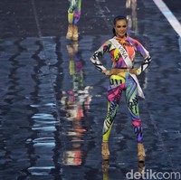 Sayangnya Vina Anggi Sitorus belum berhasil membawa pulang mahkota Miss Universe Indonesia 2023. Pada babak top 3, Vina kalah dari Fabienne.  Foto: Pradita Utama