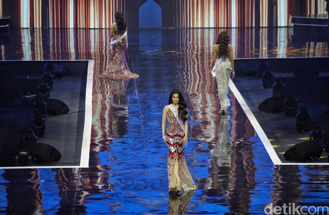 Malam puncak dari edisi pertama dari Miss Universe versi lokal ini berlangsung di Beach City International Stadium (BCIS), Ancol, pada Kamis (3/8/2023) malam. Sebanyak 30 wanita dari seluruh penjuru Indonesia mengikuti ajang ini. Foto: Pradita Utama