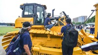 China sebagai salah satu negara industri besar di dunia saat ini memiliki berbagai jenis pabrikan alat berat, salah satunya Shantui Construction Heavy Machinery di Kota Jining Provinsi Shandong.  