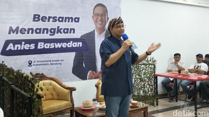 Anies Baswedan meresmikan Kafe Pedjuang di Bandung