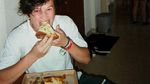 Arya Vasco, Pacar Cinta Laura Ini Hobi Jajan Burger hingga Pizza