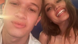 Nonton film juga jadi ritual wajib kalau mereka lagi butuh recharge bareng. Foto: Instagram @aryavasco