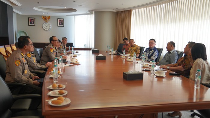 As SDM Kapolri Irjen Dedi Prasetyo bertemu Ketua Umum Eka Tjipta Foundation Hong Tjhin, bahas peningkatan kerjasama pemberian beasiswa untuk anggota Polri, di Menara Sinar Mas Land, Jakarta Pusat (Jakpus), Jumat (4/8/2023).