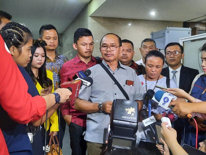Ayah Bripda IDF, Y Pandi, di Mabes Polri, Jalan Trunojoyo, Kebayoran Baru, Jaksel, Jumat (4/8/2023).