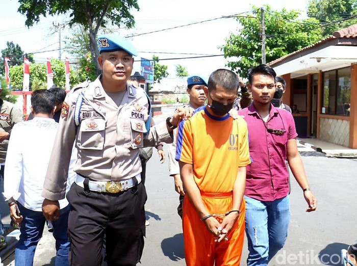 Bandar judi online di Karawang ditangkap.