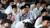 Para jemaah mendengarkan sambutan Cak Imin. 