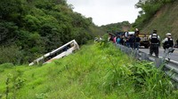 Dilaporkan bus itu mengangkut migran asing dan warga lokal.