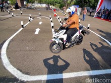 Di Indonesia Telat Perpanjang SIM Harus Bikin Baru, Gimana di Negara Lain?