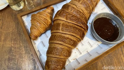 Puas Makan Croissant Raksasa di Sini!