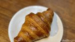 Puas Makan Croissant Raksasa di Sini!