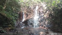 Ini adalah curug 5, lebih kecil dari curug 6. Jarak dari curug 6 ke curug 5 adalah yang terdekat. (bonauli/detikcom)