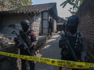Densus 88 Geledah Rumah Terduga Teroris yang Siapkan Bom Astana Anyar