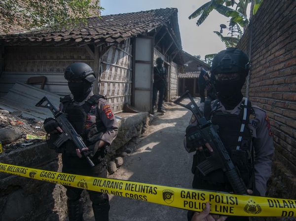 Densus 88 Geledah Rumah Terduga Teroris yang Siapkan Bom Astana Anyar