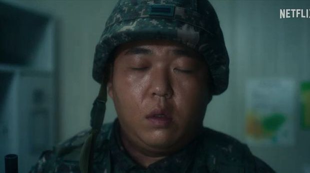 Cuplikan adegan dalam serial D.P (Season 2) yang tayang di Netflix.