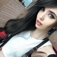 Eugenia Cooney yang dikenal sebagai YouTuber kecantikan memang diketahui mengidap anoreksia. Karena itu, banyak netizen yang bersimpati ketika melihat penampilannya yang semakin kurus. Foto: Instagram