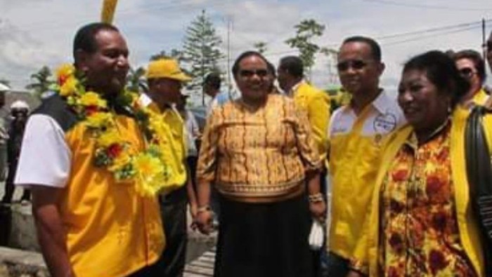 Foto Lawas Bahlil Aktif di Golkar Nama Bahlil belakangan ini mencuat dan ramai akangonjang-ganjing munaslub Partai Golkar. Inilah deretan foto-foto lawas Bahlil di Partai berlambang pohon beringin itu.