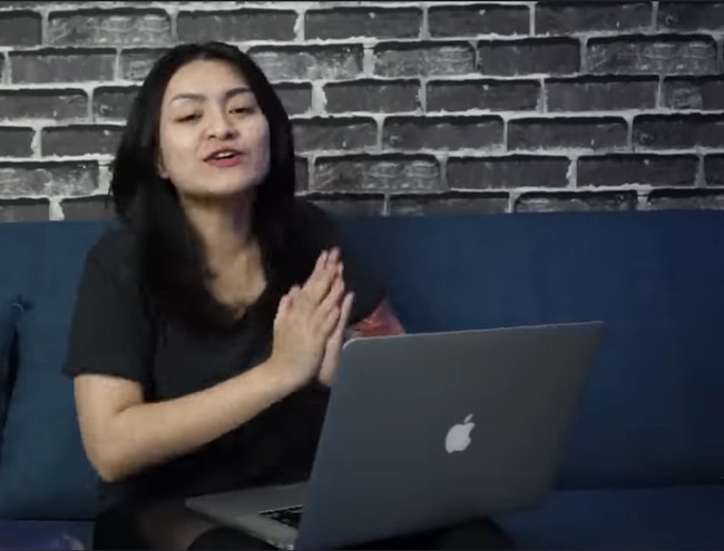 Setelah bercerai dari komedian Sule, Nathalie Holscher memutuskan untuk melepas hijabnya. Meskipun banyak mendapat kritik dari netizen, Nathalie tak ambil pusing dan menanggapi keputusannya itu. Foto: Instagram