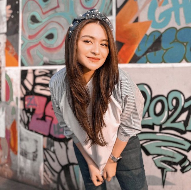 Belum lama ini, Nathalie Holscher kembali menjadi perbincangan setelah mengunggah video yang memperlihatkan tatonya. Foto: Instagram