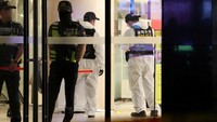 Seorang polisi berjaga tempat kejadian penikaman massal di Seongnam, Korea Selatan, Kamis (3/8/2023).