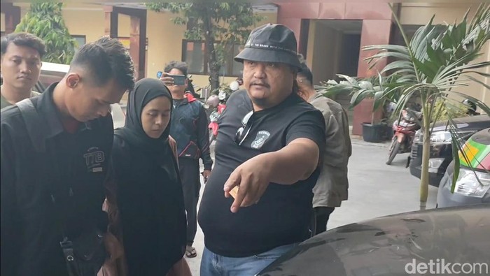 Ibu bayi yang ditemukan tewas di sumur, Siti Saropah (24) di Mapolres Brebes. Foto diunggah Jumat (4/8/2023).