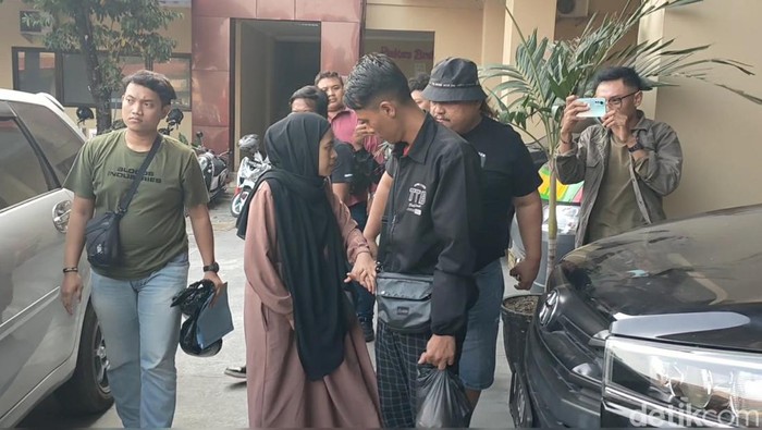 Ibu bayi yang ditemukan tewas di sumur, Siti Saropah (24) di Mapolres Brebes. Foto diunggah Jumat (4/8/2023).