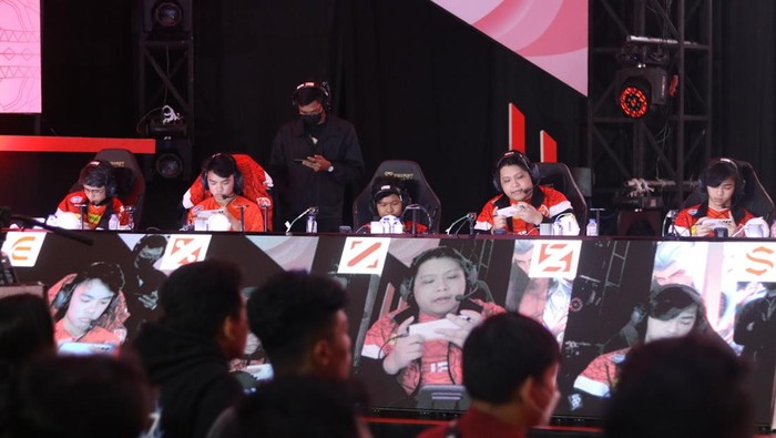 Mobile Legends: Bang Bang Professional League Indonesia (MPL ID) S12 memasuki hari kedua di pekan ketiga. Jadwal kali ini masih menampilkan perjuangan Sang Naga, Aura Fire.